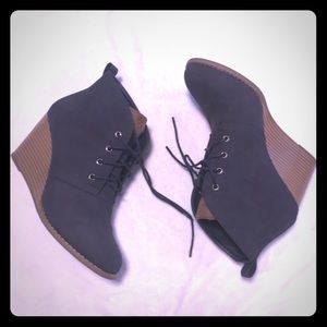Navy Nautical heeled boots